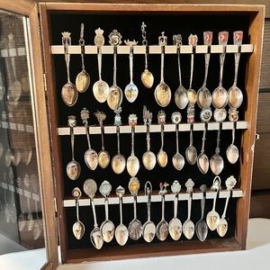 GOTTA GO. 36 Souvenir Collectible Silver Spoons, Wooden and Glass Case Vintage